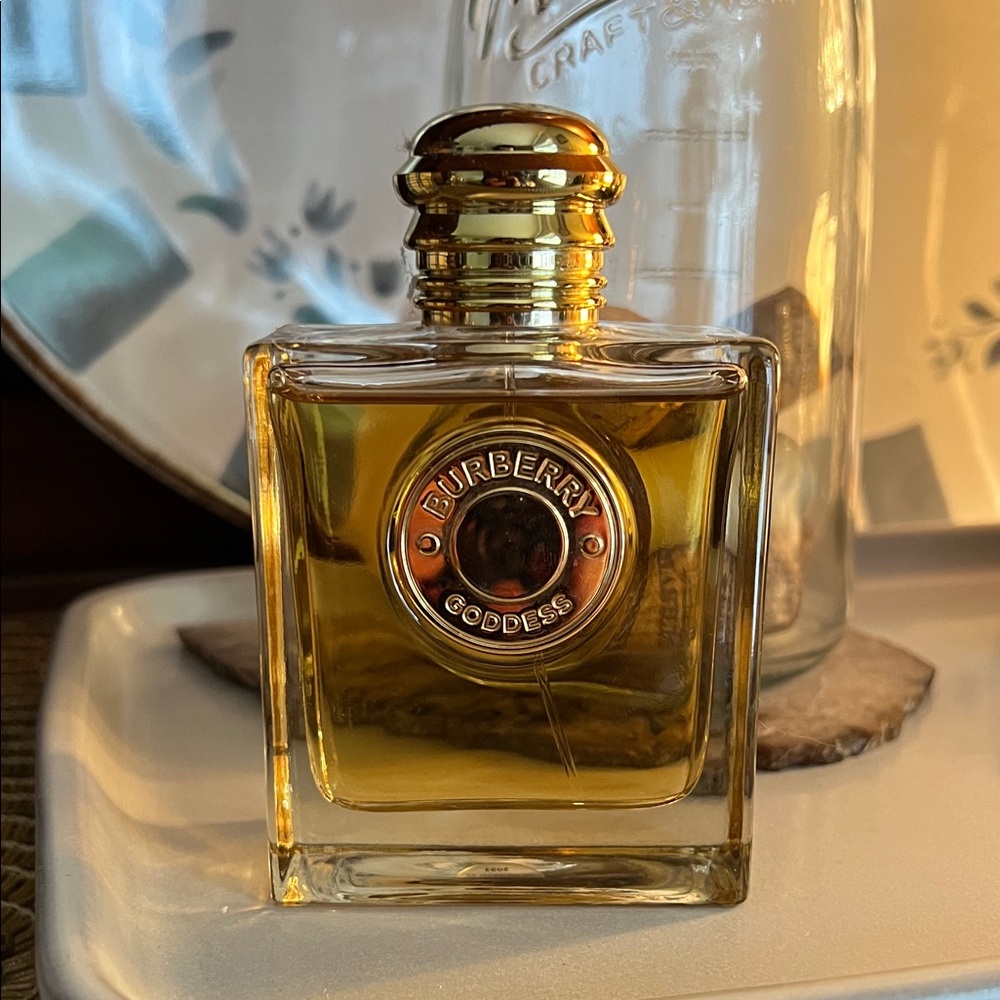 Burberry Goddess Fragrance with Gold Cap